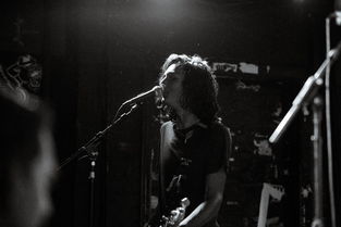 中国最早的摇滚歌曲是什么歌曲,中国最开始的摇滚视频是